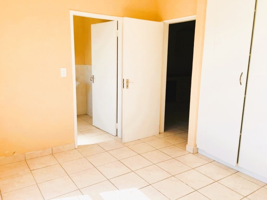 1 Bedroom Property for Sale in Honeypark Gauteng