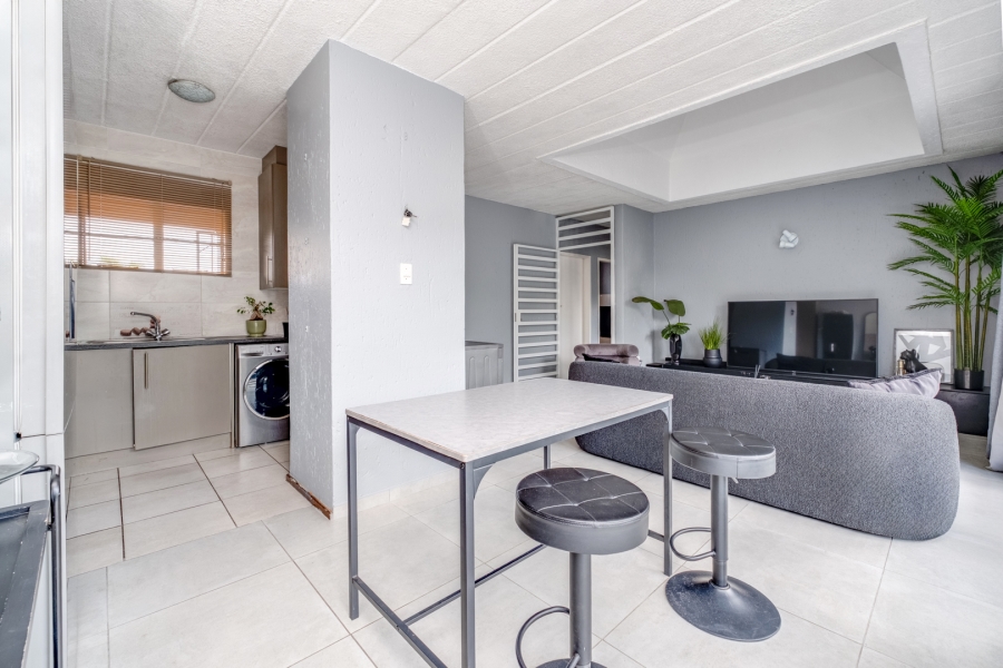 2 Bedroom Property for Sale in Lonehill Gauteng