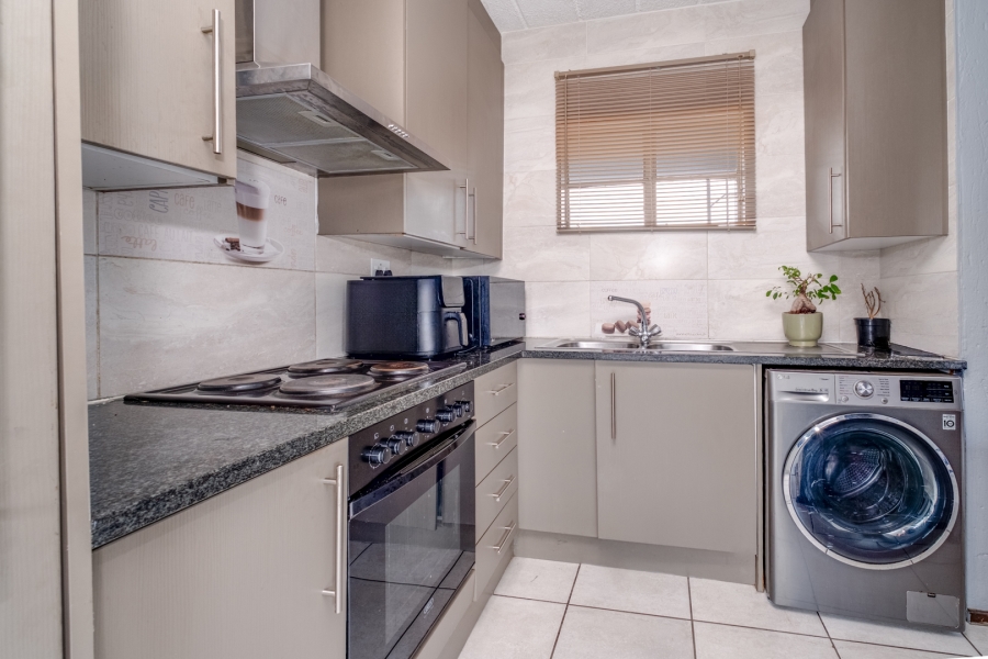 2 Bedroom Property for Sale in Lonehill Gauteng