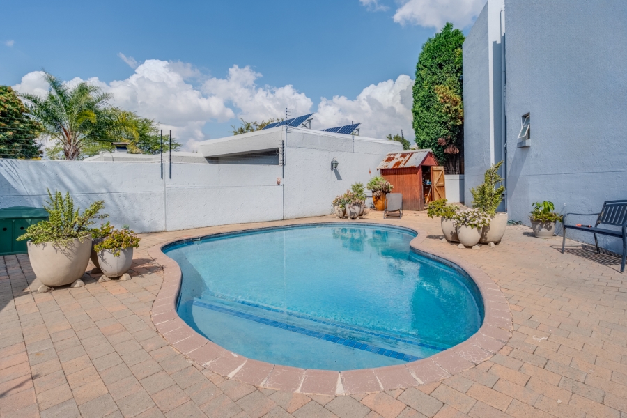 2 Bedroom Property for Sale in Lonehill Gauteng