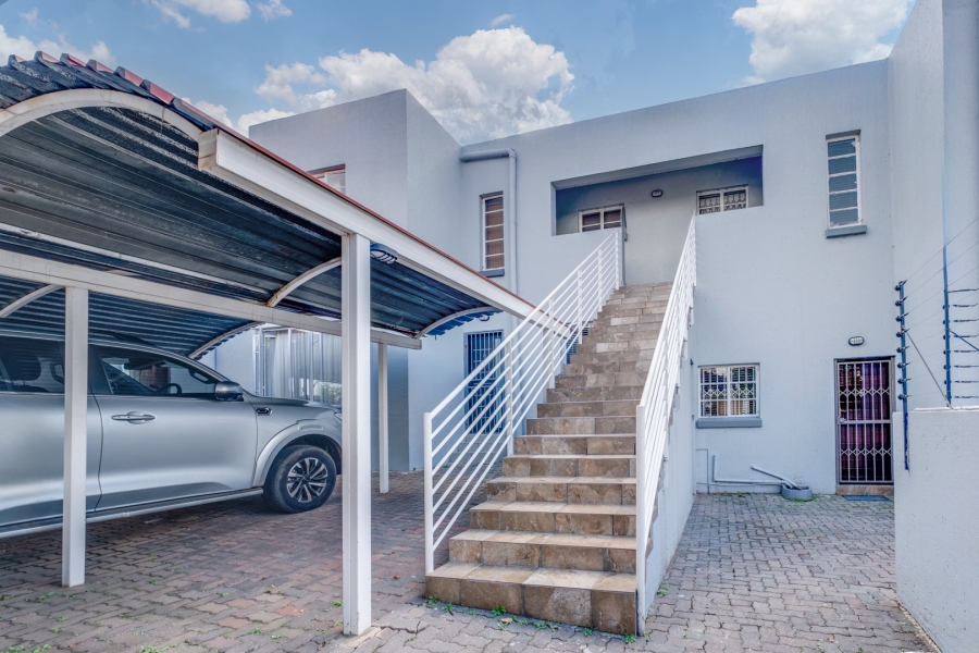 2 Bedroom Property for Sale in Lonehill Gauteng