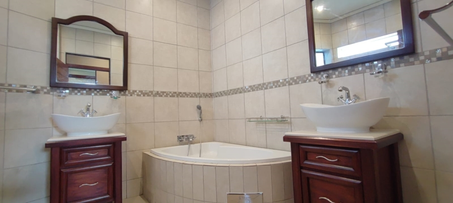 4 Bedroom Property for Sale in Eldoraigne Gauteng