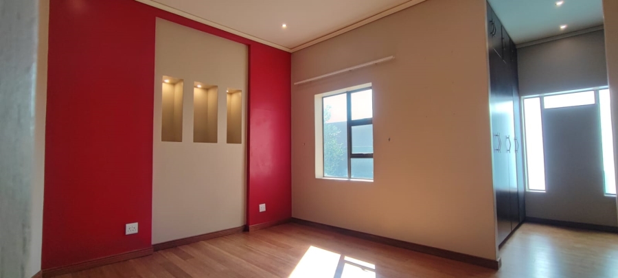 4 Bedroom Property for Sale in Eldoraigne Gauteng