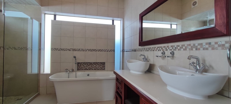 4 Bedroom Property for Sale in Eldoraigne Gauteng