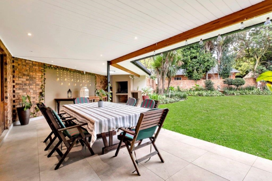7 Bedroom Property for Sale in Linden Gauteng