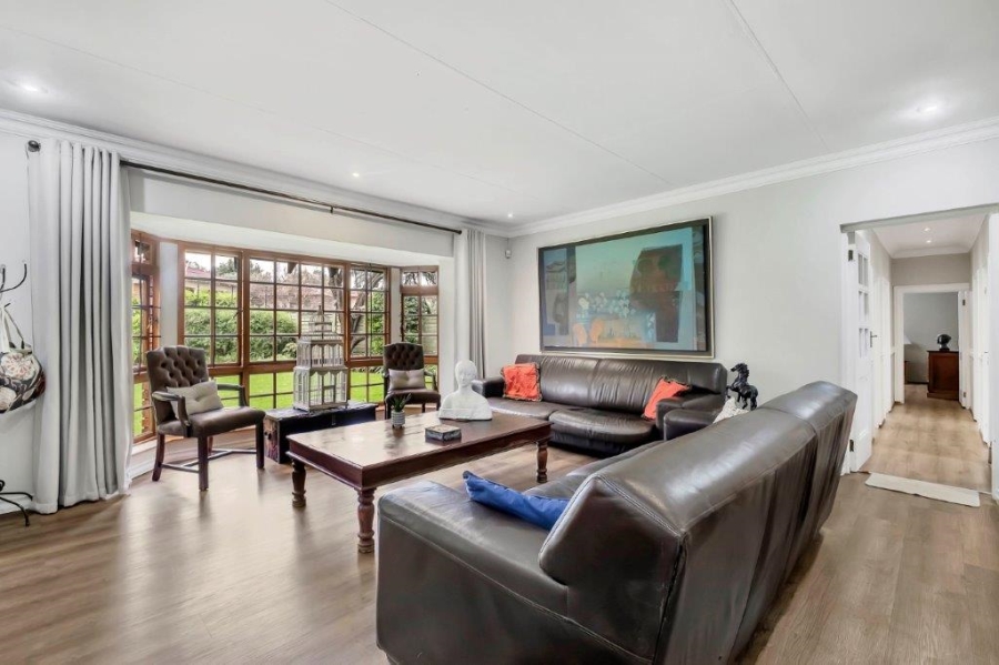 7 Bedroom Property for Sale in Linden Gauteng