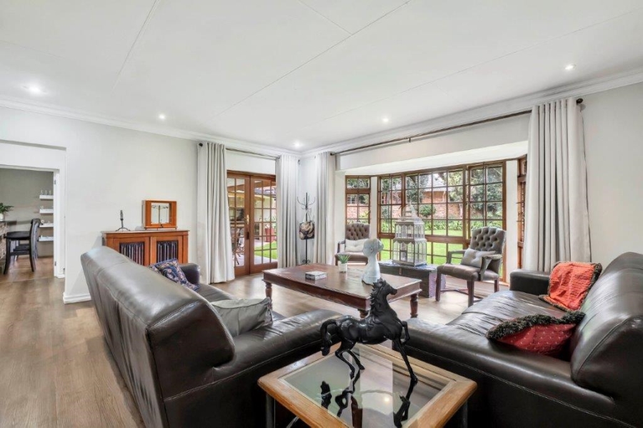 7 Bedroom Property for Sale in Linden Gauteng