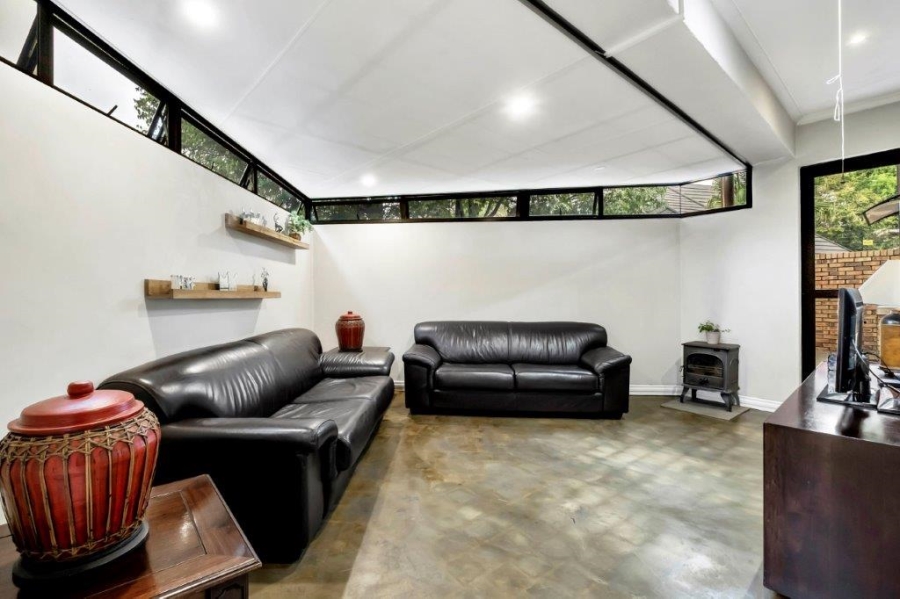 7 Bedroom Property for Sale in Linden Gauteng