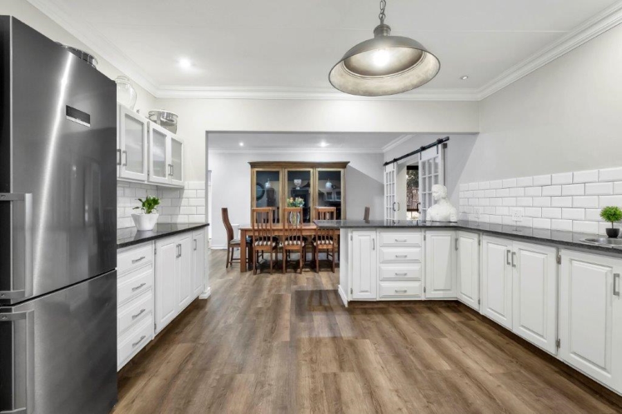 7 Bedroom Property for Sale in Linden Gauteng