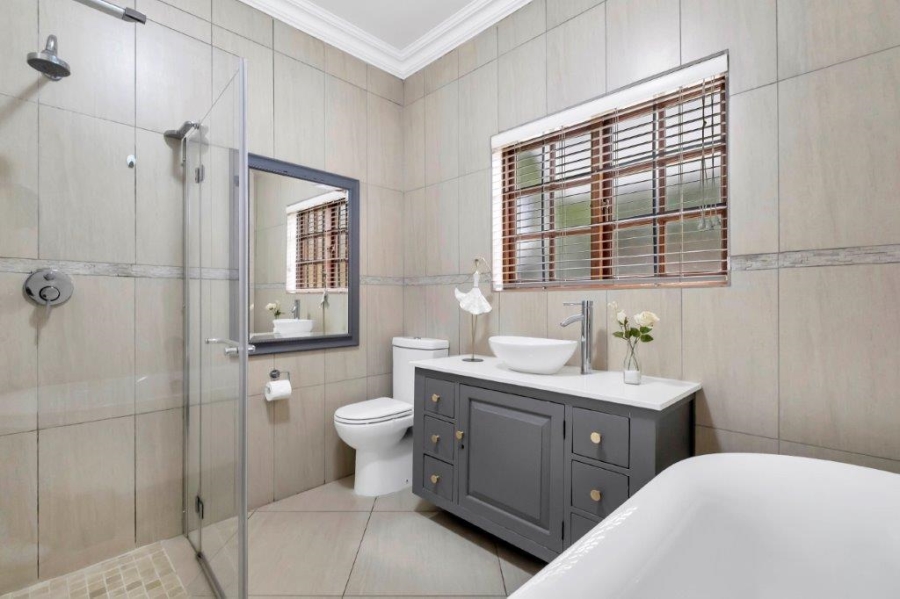 7 Bedroom Property for Sale in Linden Gauteng
