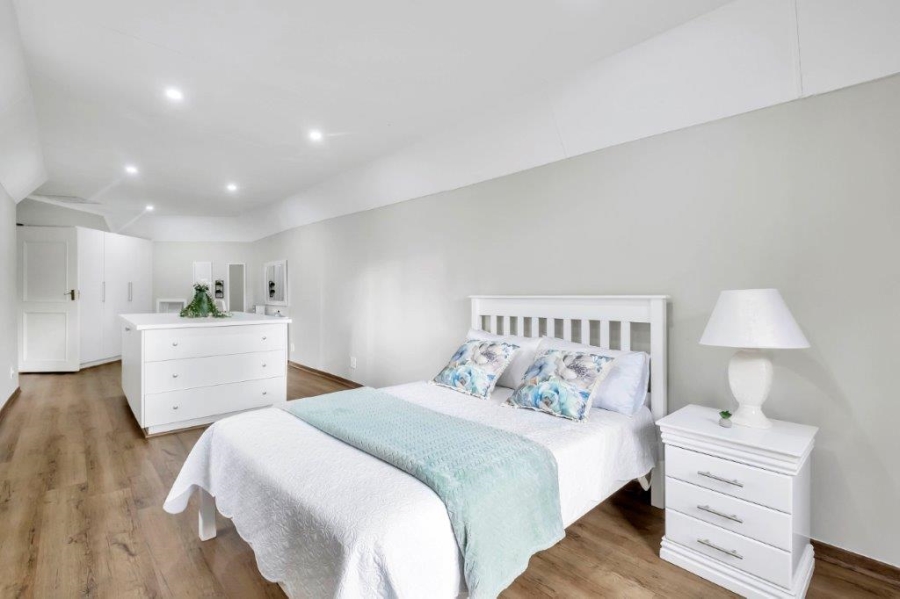 7 Bedroom Property for Sale in Linden Gauteng