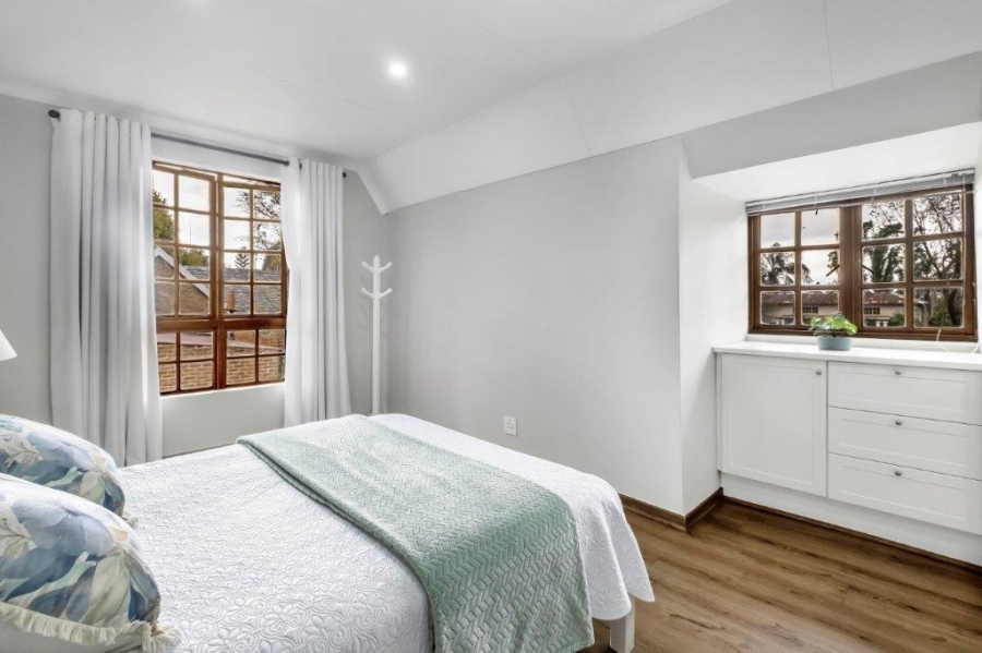 7 Bedroom Property for Sale in Linden Gauteng