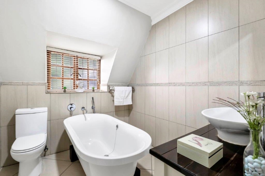 7 Bedroom Property for Sale in Linden Gauteng