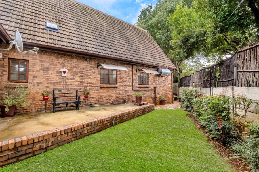 7 Bedroom Property for Sale in Linden Gauteng