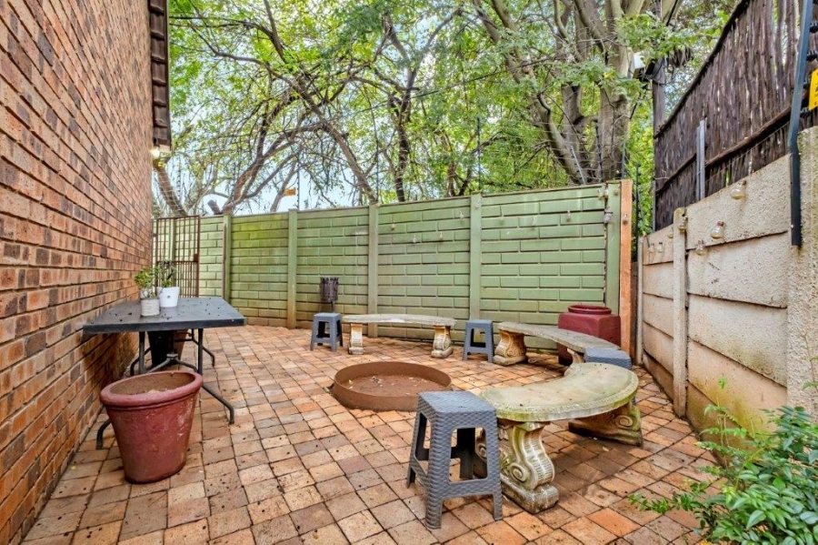 7 Bedroom Property for Sale in Linden Gauteng
