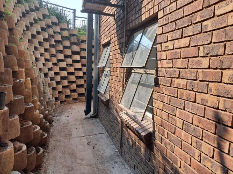 To Let Commercial Property for Rent in Highveld Gauteng