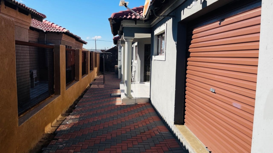 3 Bedroom Property for Sale in Soshanguve GG Gauteng