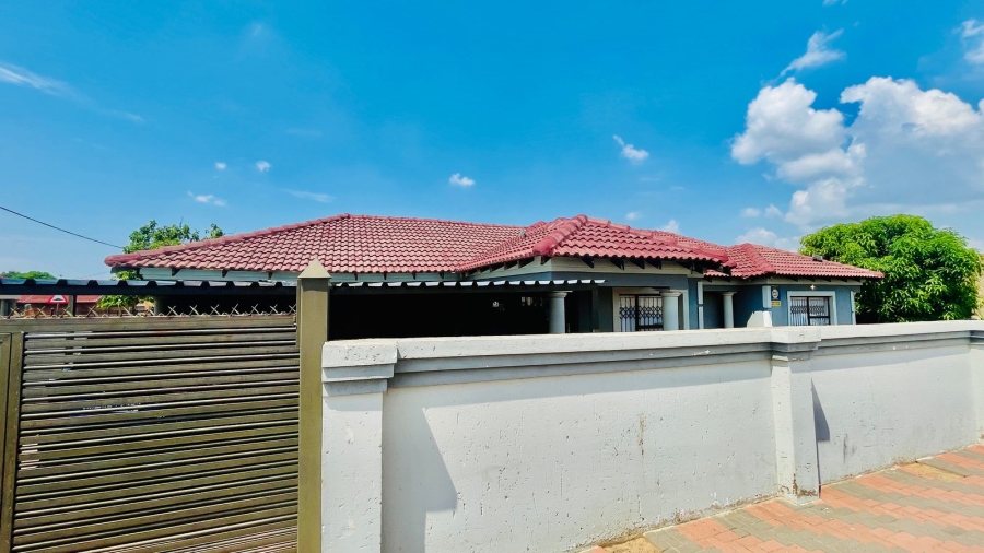 3 Bedroom Property for Sale in Soshanguve GG Gauteng