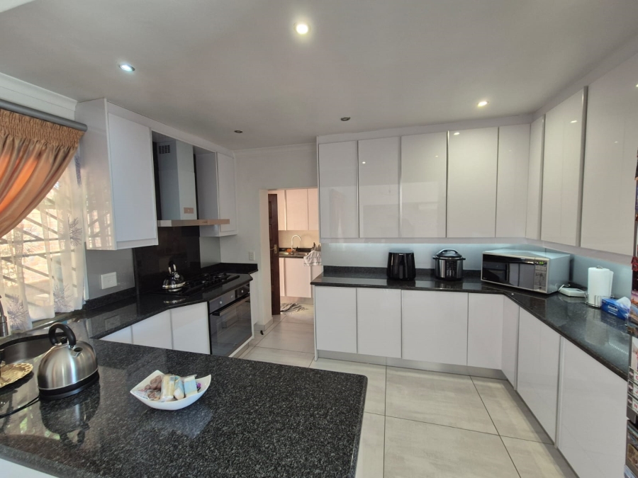 3 Bedroom Property for Sale in Glenvista Gauteng