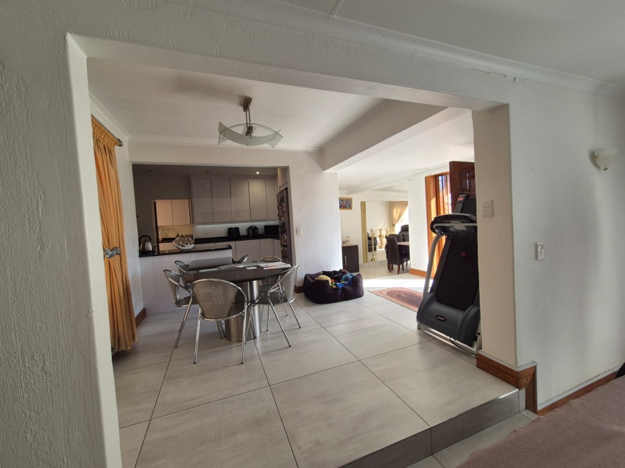 3 Bedroom Property for Sale in Glenvista Gauteng