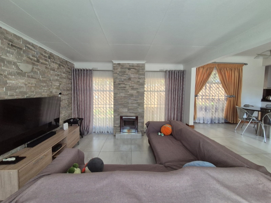 3 Bedroom Property for Sale in Glenvista Gauteng
