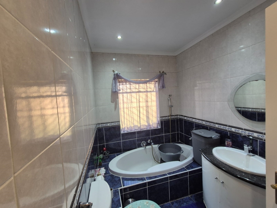 3 Bedroom Property for Sale in Glenvista Gauteng