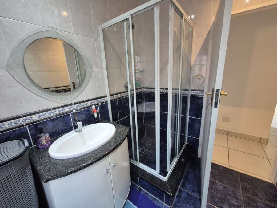 3 Bedroom Property for Sale in Glenvista Gauteng