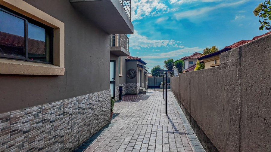 5 Bedroom Property for Sale in Savannah Country Estate Gauteng