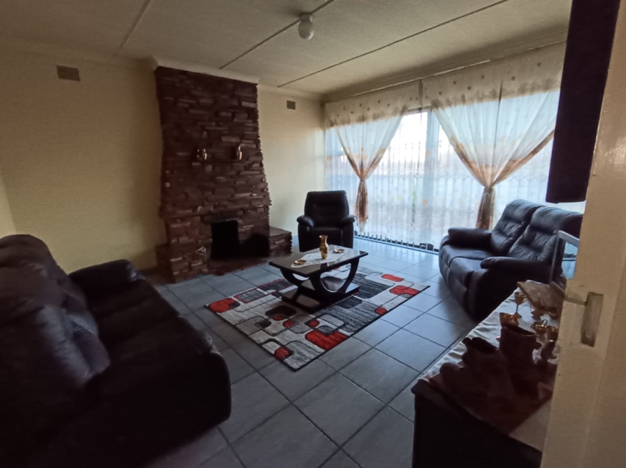 3 Bedroom Property for Sale in Dunnottar Gauteng