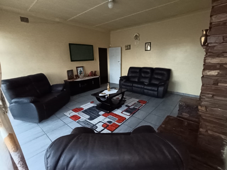 3 Bedroom Property for Sale in Dunnottar Gauteng
