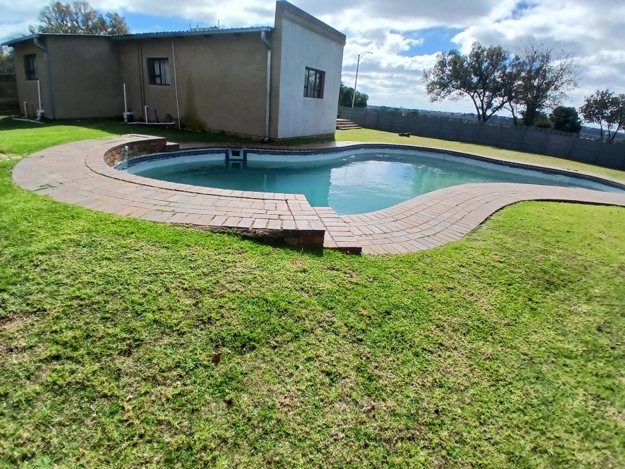 3 Bedroom Property for Sale in Dunnottar Gauteng