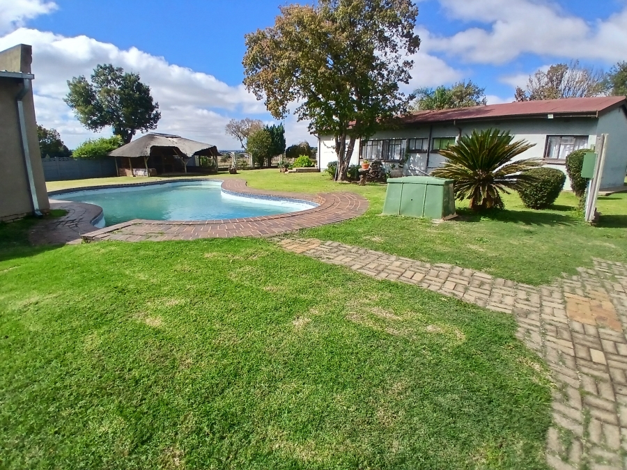 3 Bedroom Property for Sale in Dunnottar Gauteng