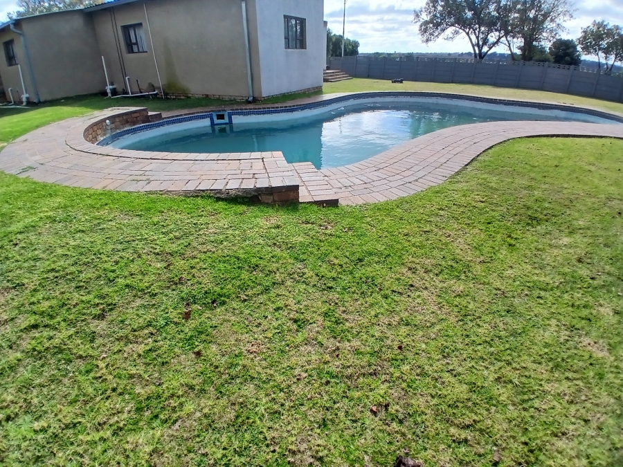 3 Bedroom Property for Sale in Dunnottar Gauteng