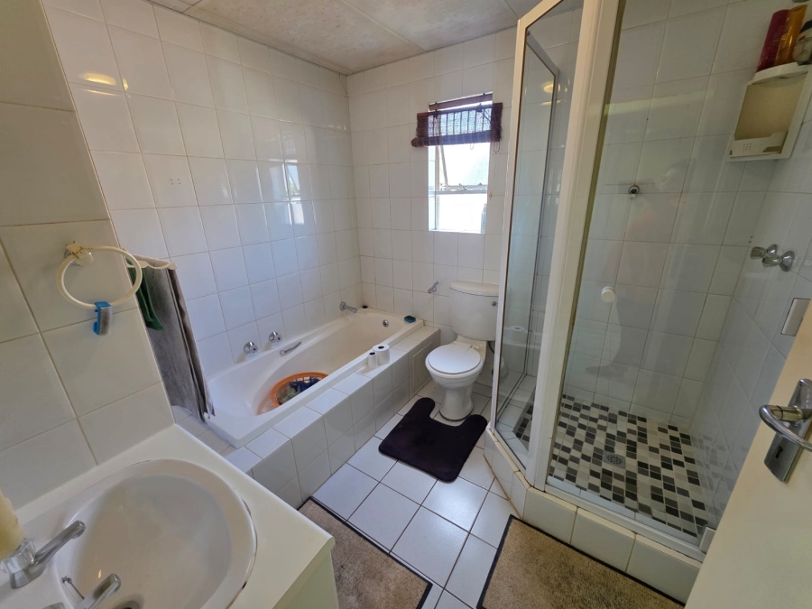 2 Bedroom Property for Sale in Vanderbijlpark SW 5 Gauteng