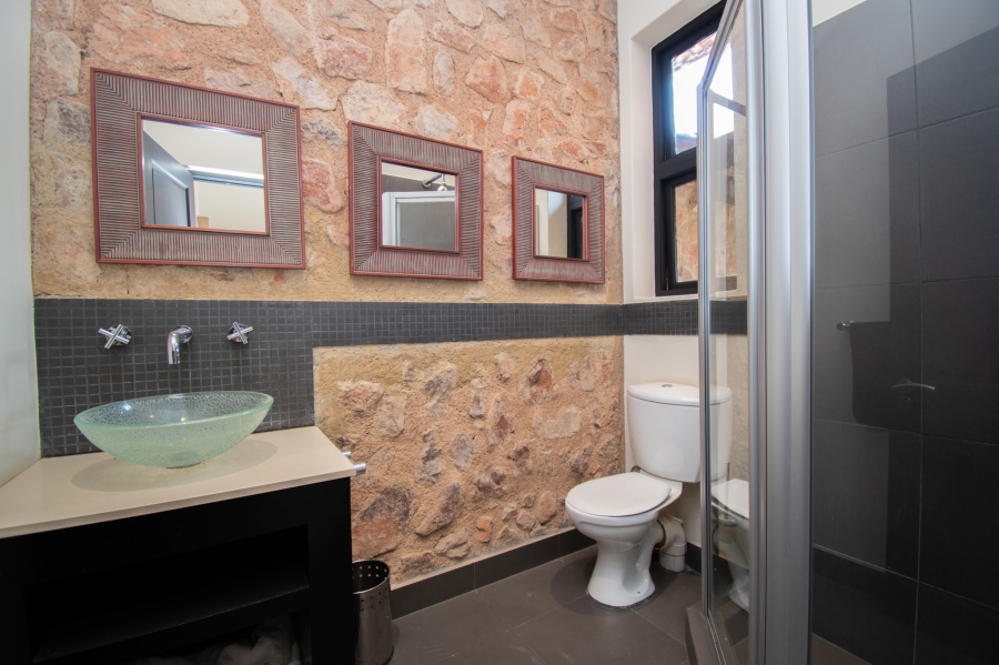 To Let 5 Bedroom Property for Rent in Houghton Estate Gauteng