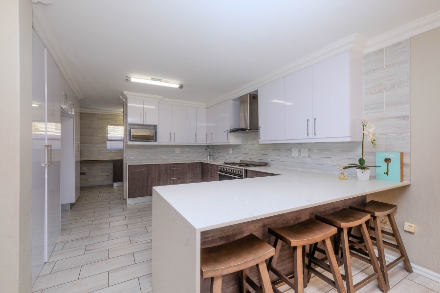 5 Bedroom Property for Sale in Boskruin Gauteng