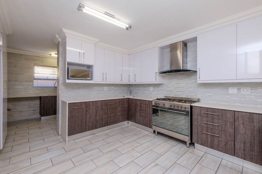 5 Bedroom Property for Sale in Boskruin Gauteng