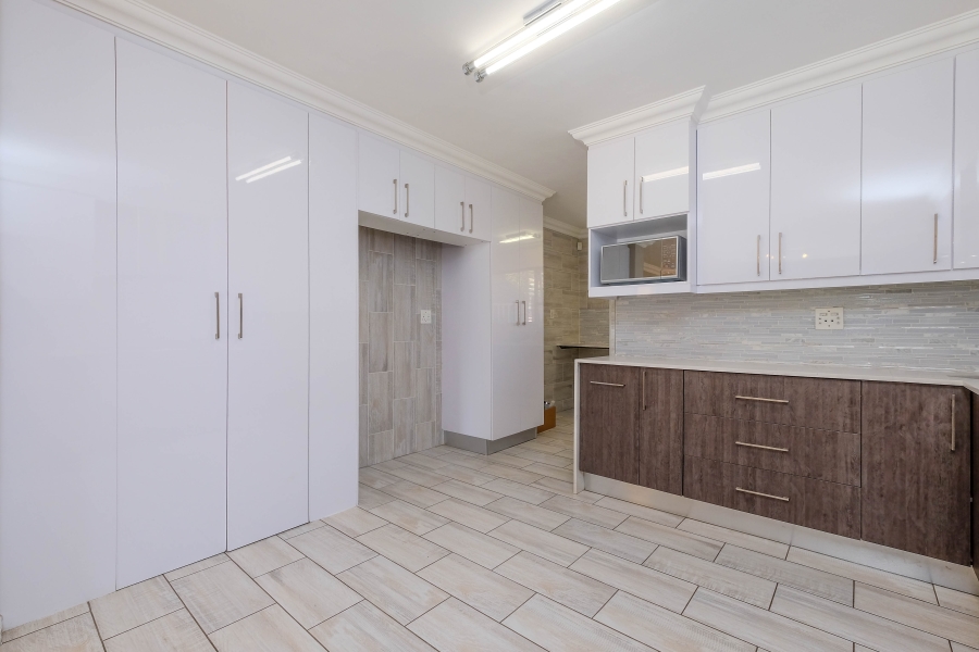 5 Bedroom Property for Sale in Boskruin Gauteng