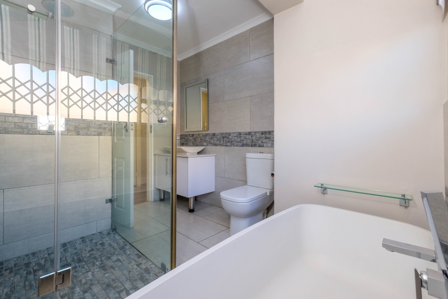 5 Bedroom Property for Sale in Boskruin Gauteng