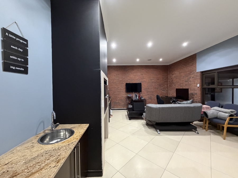 To Let 4 Bedroom Property for Rent in Aspen Hills Gauteng