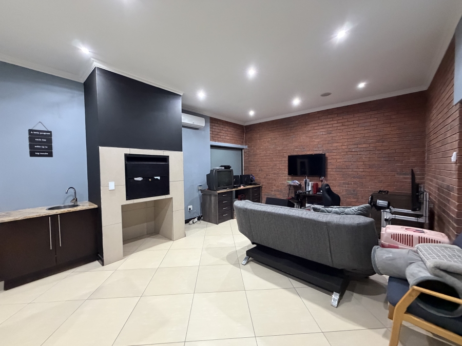 To Let 4 Bedroom Property for Rent in Aspen Hills Gauteng