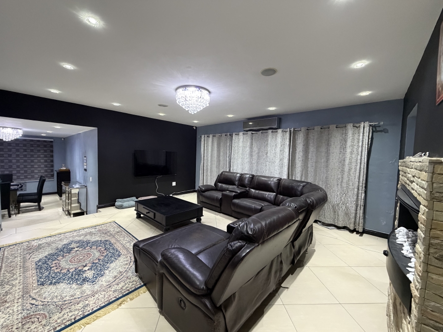 To Let 4 Bedroom Property for Rent in Aspen Hills Gauteng