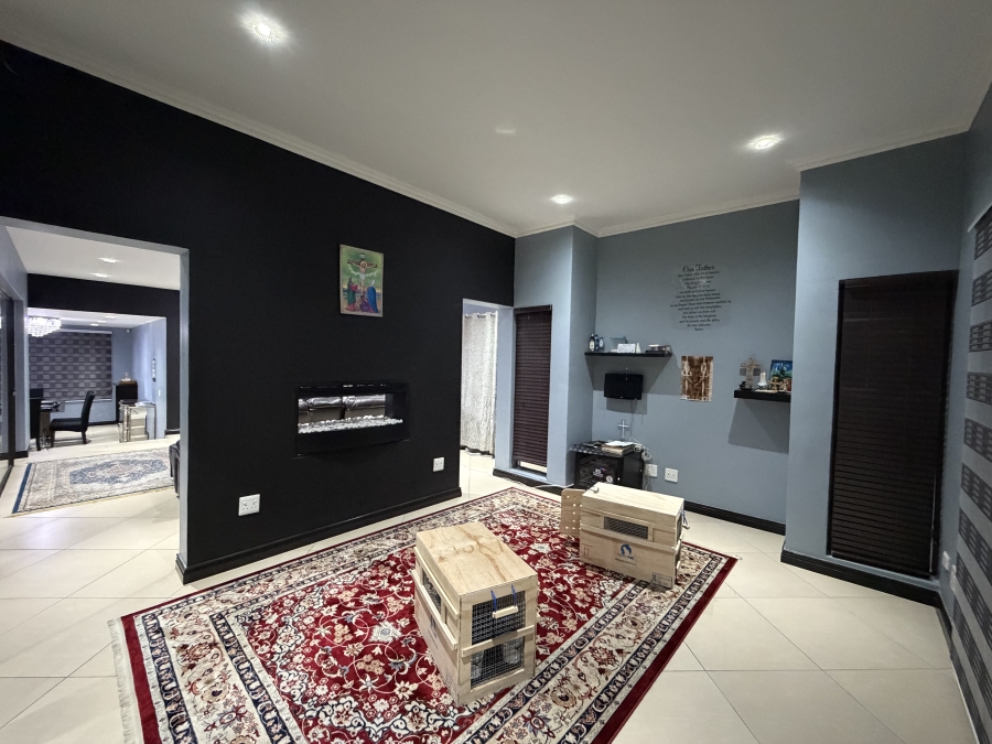 To Let 4 Bedroom Property for Rent in Aspen Hills Gauteng