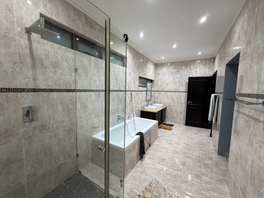 To Let 4 Bedroom Property for Rent in Aspen Hills Gauteng