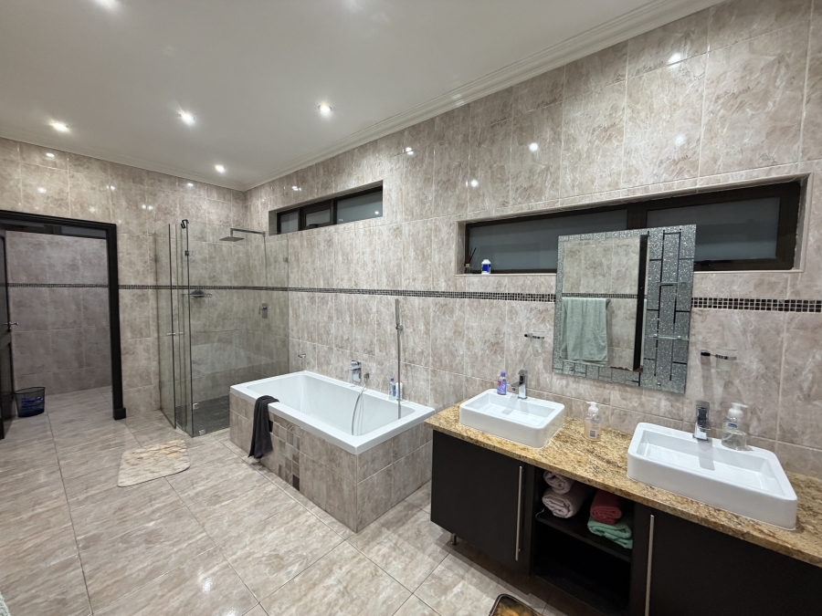 To Let 4 Bedroom Property for Rent in Aspen Hills Gauteng