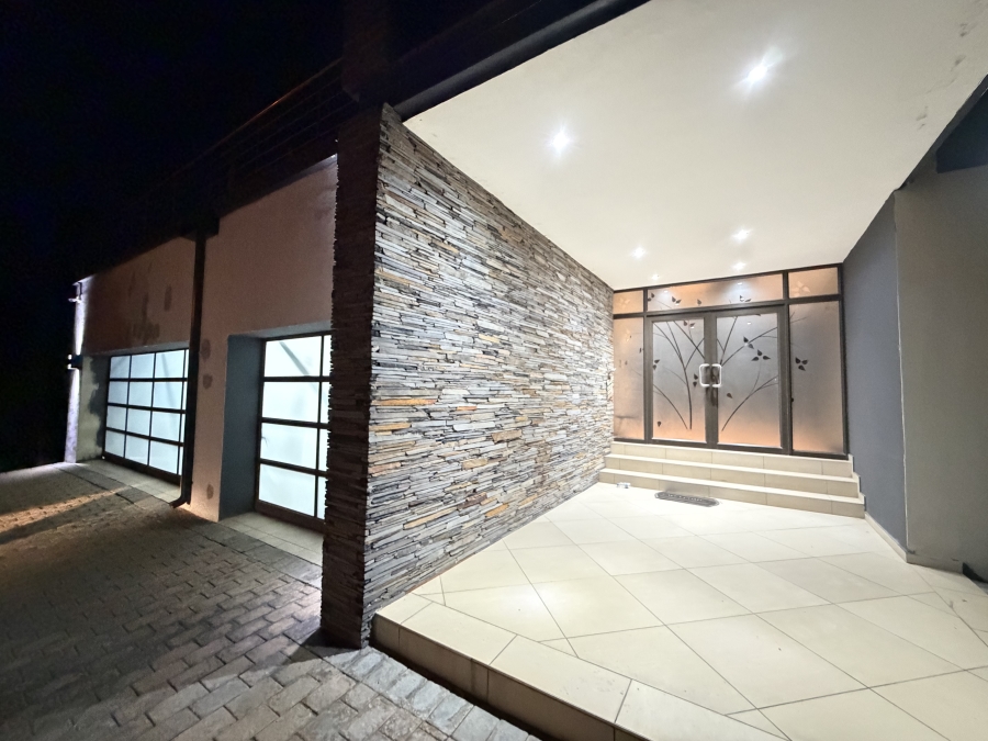 To Let 4 Bedroom Property for Rent in Aspen Hills Gauteng