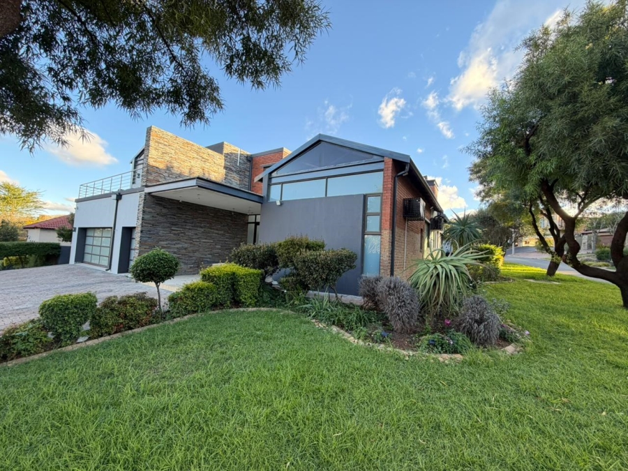 To Let 4 Bedroom Property for Rent in Aspen Hills Gauteng