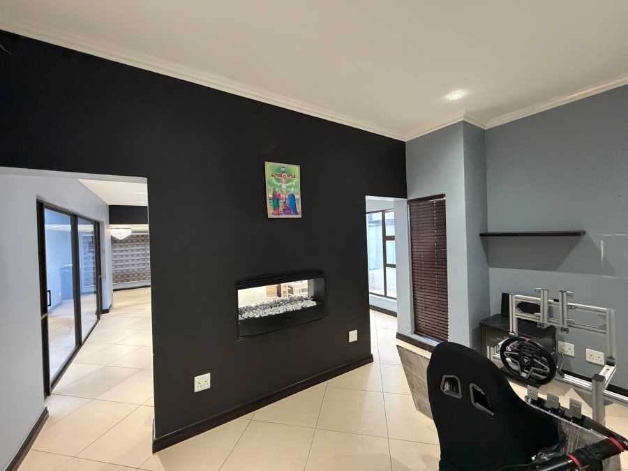 4 Bedroom Property for Sale in Aspen Hills Gauteng
