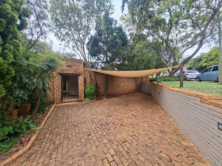 3 Bedroom Property for Sale in Wilro Park Gauteng