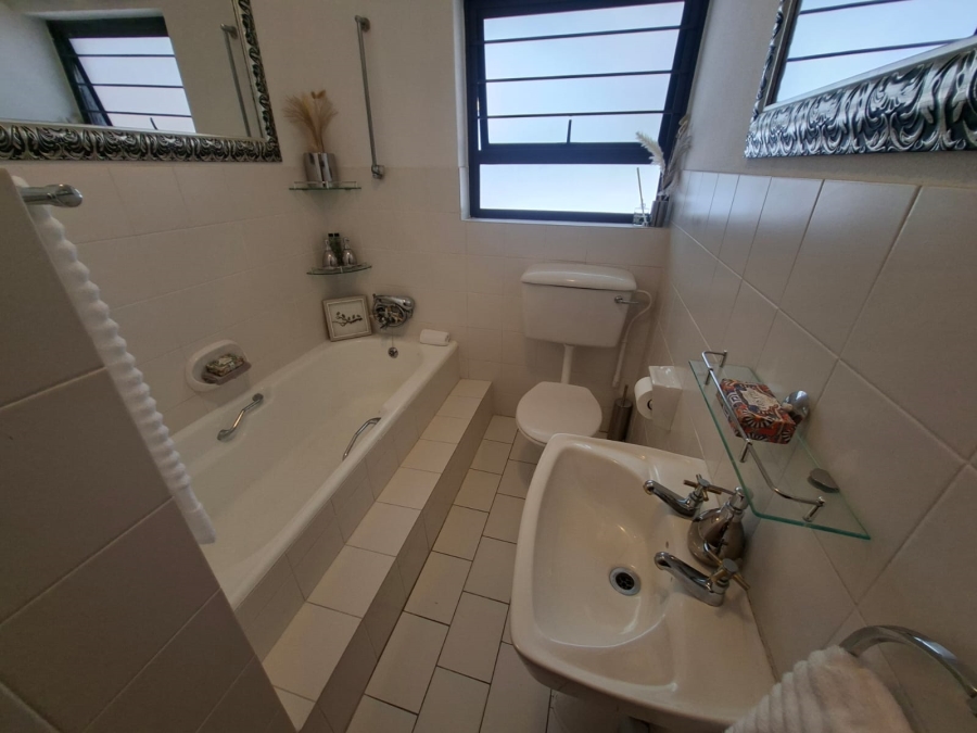 3 Bedroom Property for Sale in Wilro Park Gauteng